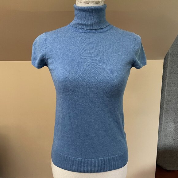 GAP Short Sleeve Turtleneck Shell - Size Small - Picture 1 of 3
